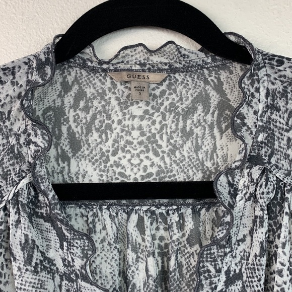 Guess semi sheer gray black snake print faux wrap deep V neck peplum blouse EUC - Picture 3 of 14